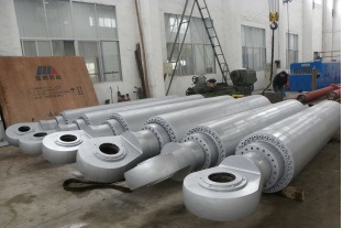 出口新加坡開(kāi)體泥駁船用油缸成功順利交付；